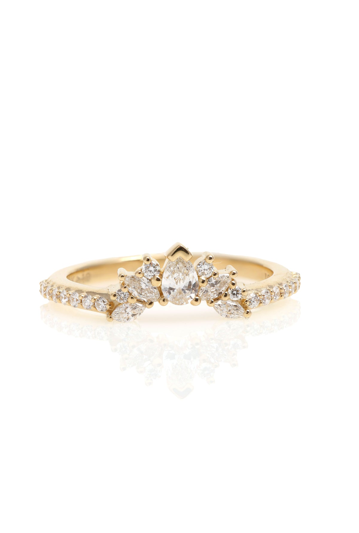 The Novae Ring Diamond Shank